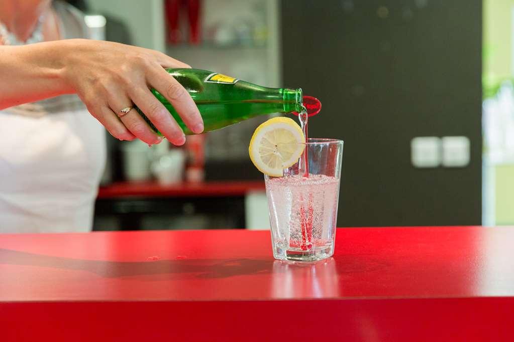 The Originals City, Hotel Des Lys, Dreux Amenities photo